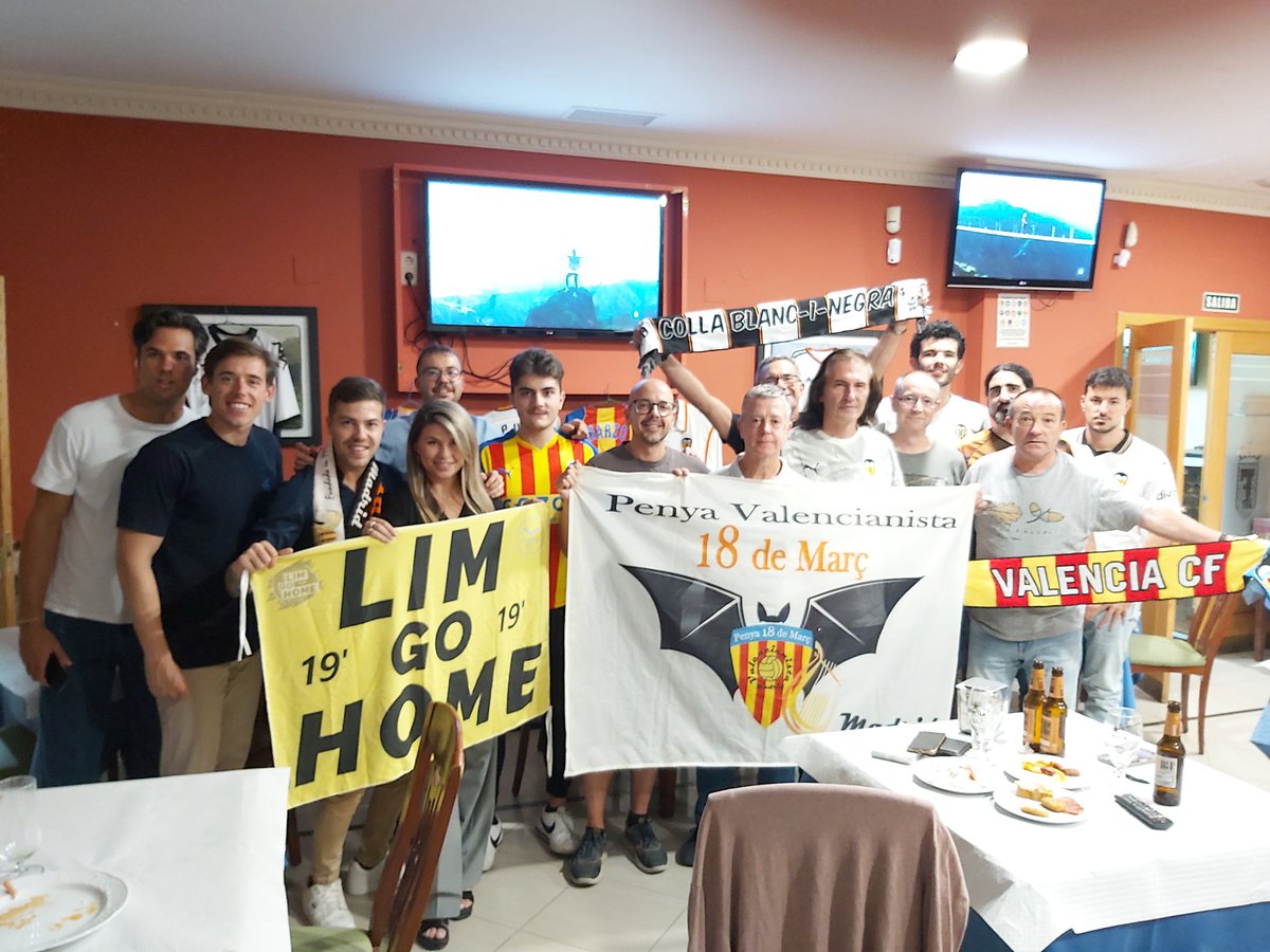 PV18MarzoMadrid's tweet photo. Ayer no pudo ser, el esfuerzo del equipo mereció mejor resultado. La plantilla es corta y eso se lo debemos al incompetente de Corona y a Peter Lim. Seguiremos animando desde la Meseta y Mestalla.
#LimGoHome
#libertadvcf https://t.co/zbbtQprjVA