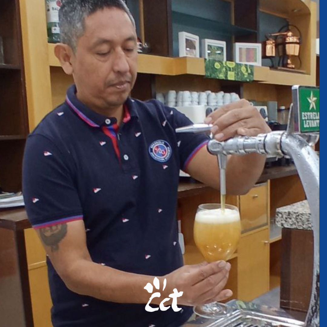 cctmurcia's tweet photo. 🍻📸 ¡Nos encanta compartir momentos de aprendizaje y diversión!  

🍺  Nuestros alumnos descubrieron las cervezas locales a través del curso "Cervezas made in Murcia" impartido por Ángela Marulanda. 

#CCTMurcia #SoyCCT https://t.co/Rjod0nqkI3