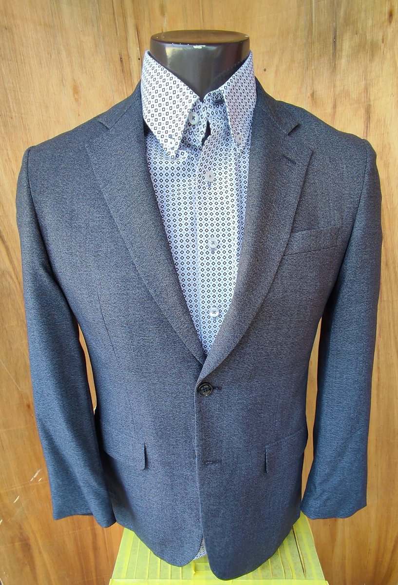 Le Charisme de cette chemise est indéniable..
Avec un blazer personne ne  peut te résister 💯

BLAZERS Taille 48 
12900f 
Chemises  taille L 6000f 

wa.me/237671978370 
Se faire plaisir fait du bien

Bonne journée ✨