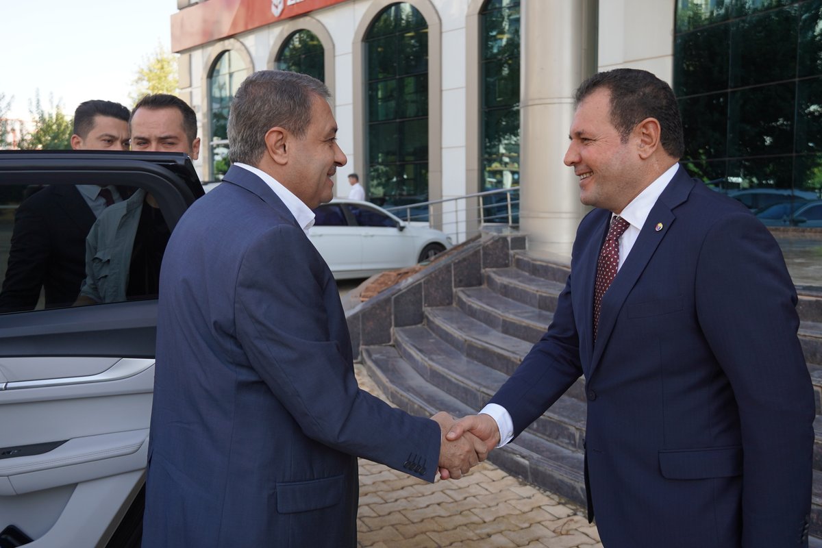 mdoganyetim's tweet photo. Meclis Başkanımız Sn.Serhat Karadağ
ve Yönetim Kurulu Üyelerimiz ile birlikte Valimiz Sn.Hasan Şıldak'ı ağırlayıp çalışmalarımız hakkında bilgi verdik.

Nazik ziyaretlerinden dolayı kendilerine teşekkür ederiz.

@UrfaValiligi  @hasansildak @sanliurfatso @serhatkrd @TOBBiletisim https://t.co/to5zWwriD5
