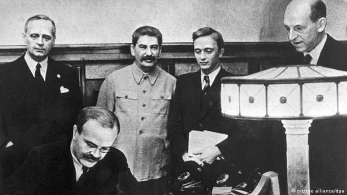 On this Day - 1939 - the German-Soviet Boundary and Friendship Treaty was signed in Moscow.  A follow-up to the #NaziSoviet Pact, it amended the territorial division of Poland and stated the signatories' common desire to crush "Polish agitation".  #Poland1939