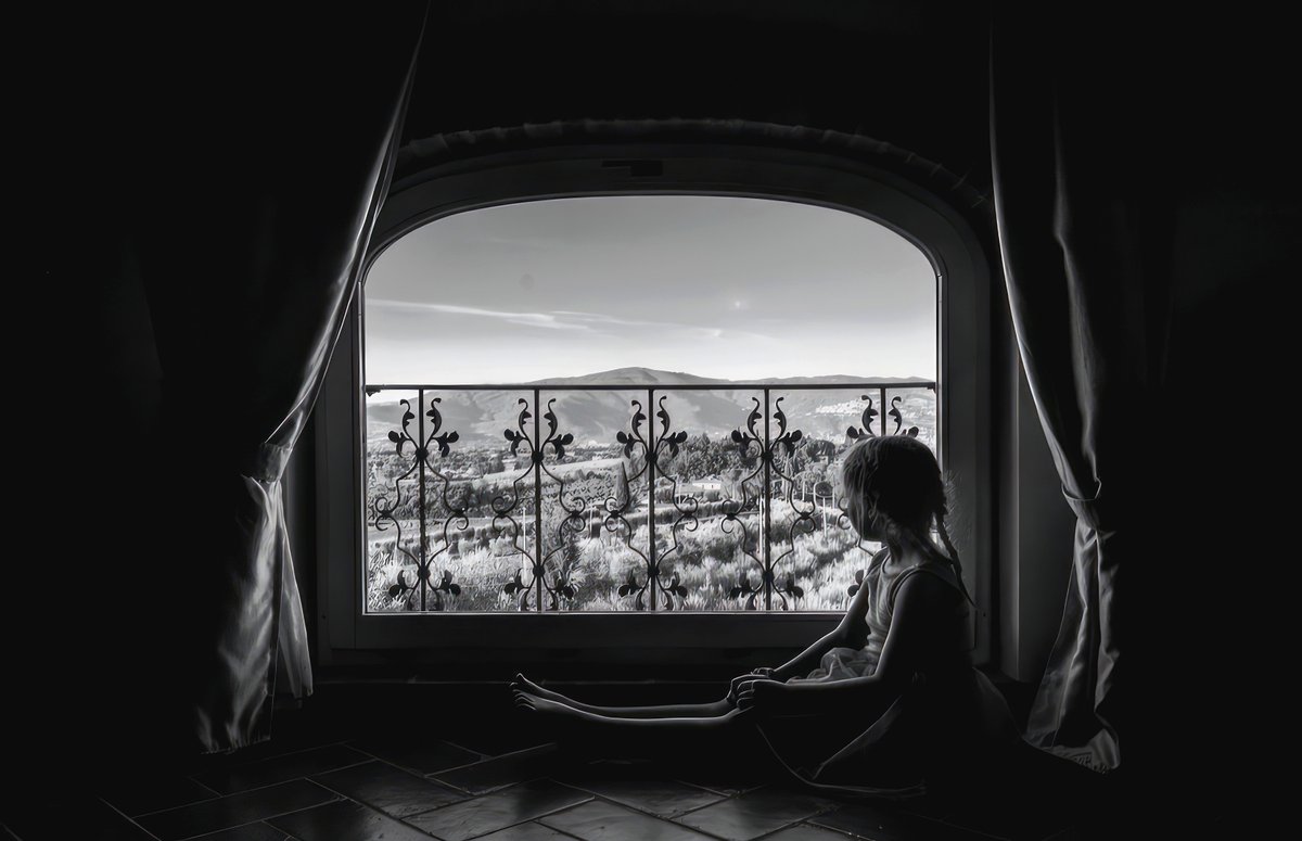 cameralab21's tweet photo. Jomar Tindale - A room with Tuscan view https://t.co/aY2kp0Yz66