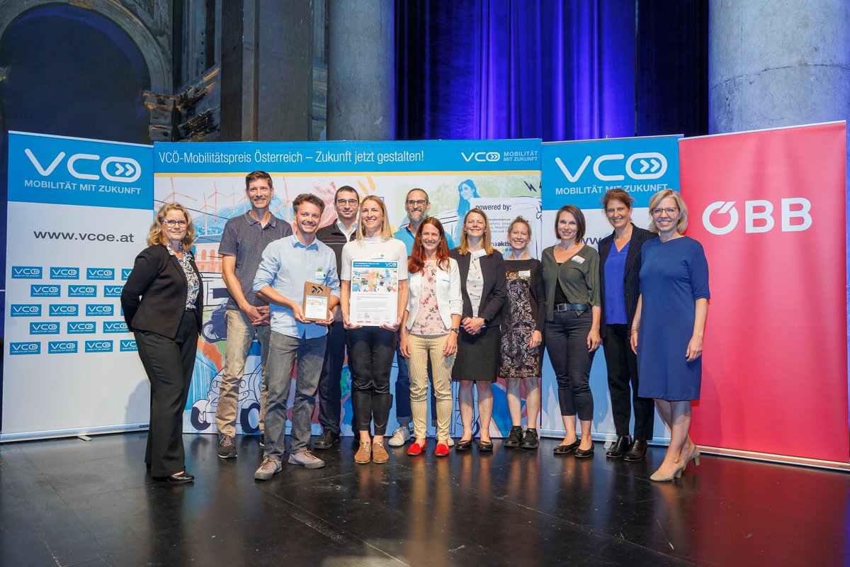 YEAH! Der Bici-Bus Wien hat beim VCÖ- Mobilitätspreis die Kategorie "kindgerechte Mobilität" gewonnen🎉 Das freut uns natürlich, aber noch mehr würden wir uns über sichere Radwege freuen! ❤️🚴❤️#vcömp23 #bicibus <a href="/DoeblingRadelt/">Radeln in Döbling</a> <a href="/radlobby/">Radlobby</a> <a href="/VCOE_AT/">VCÖ</a> <a href="/RadelnForFuture/">Cyclists For Future Vienna #RadelnForFuture</a>
