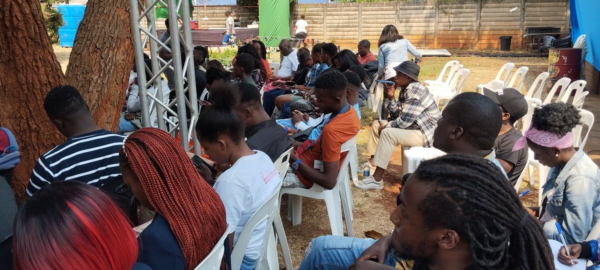 sourced_news's tweet image. #HubUnconference at @MotoRepublik i 2023!  Prof. Mare&apos;s talk on &apos;Journalism in the Age of Artificial Intelligence.&apos; It&apos;s fascinating to explore how AI is shaping the future of #journalism.@MunyaBloggo @ShokoFestival @MagambaNetwork @MagambaTV @TheFeedZW @ZUJOfficial #AI