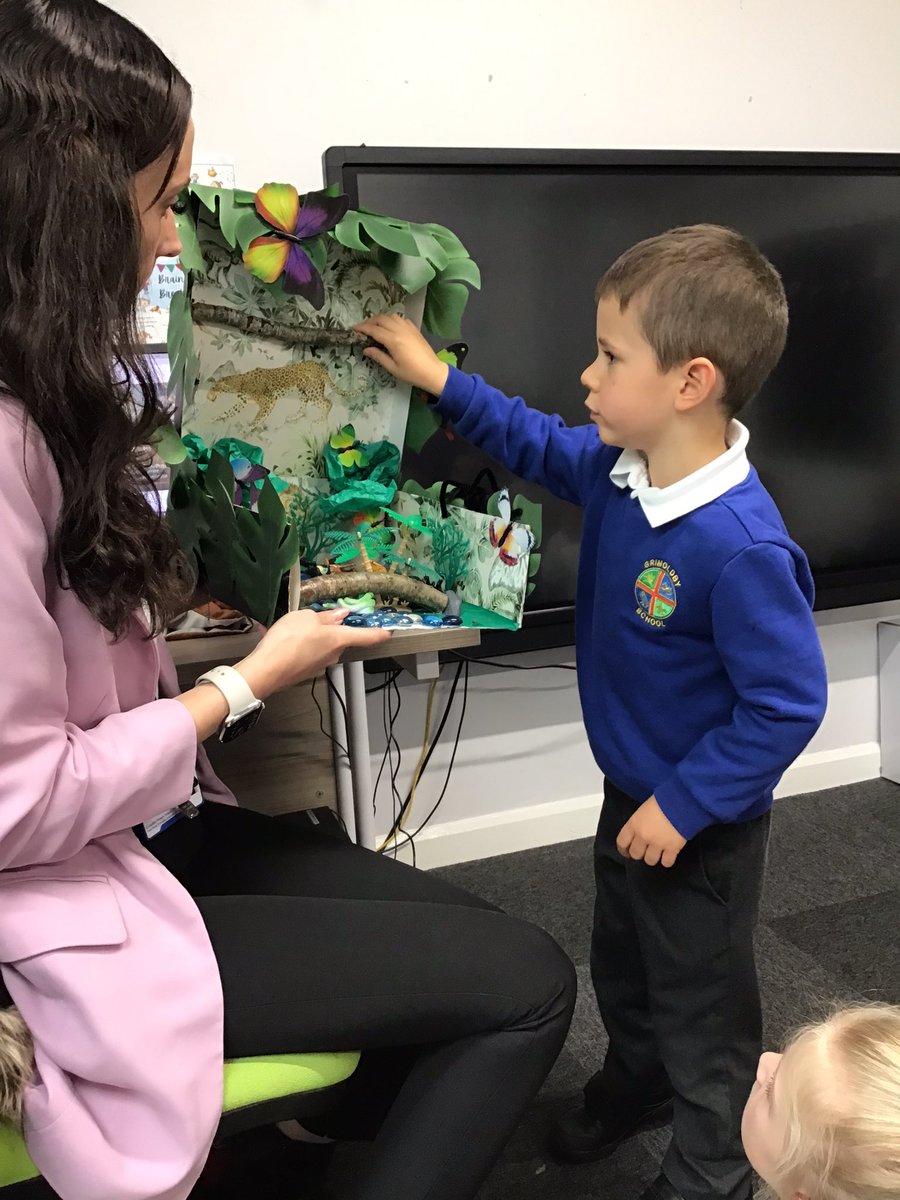 grimoldby_2's tweet photo. Amazing jungle scenes for our project homework this week! 🐅 🦁 🦒 🌴 #jungleexplorers #creativity #determination #inspiration #happiness #unity https://t.co/c9cUmW42AE