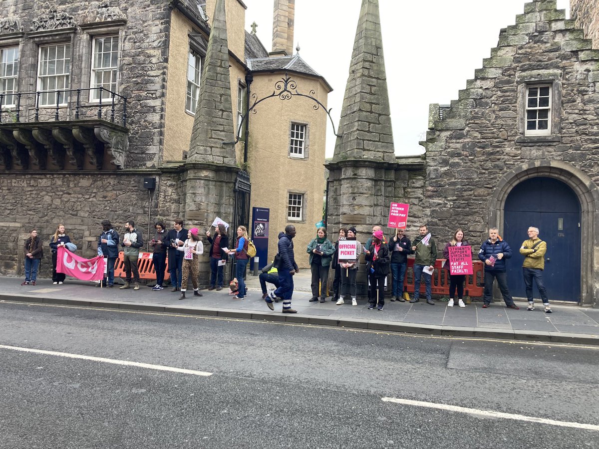 This morning’s Moray House picket by @ucuedinburgh #SolidarityForever #ucuRISING @UCUScotland @ucu