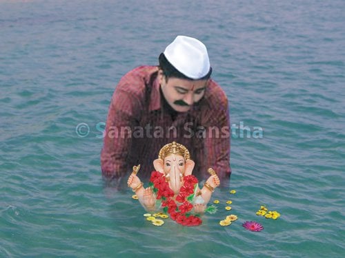 मूर्तीविसर्जनामुळे प्रदूषण हा अपप्रचार !

राज्यातील २५ शहरांचे २.५७ अब्ज लिटर पाणी प्रतिदिन विनाप्रक्रिया नद्यांमध्ये सोडल्याने प्रदूषण होत असताना  वर्षातून एकदा होणाऱ्या 'मूर्तीविसर्जनामुळे जलप्रदूषण होते' असे म्हणणे, हा हिंदुद्वेषी कांगावा आहे !

#अनंत_चतुर्दशी #म
