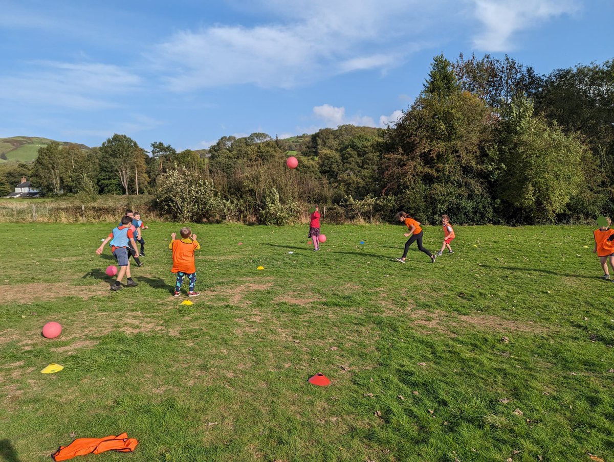 BmoCoaching's tweet image. CLWB TALYBONT 🤸🏼‍♀️

Great fun at @YsgolTalybont on Tuesday! Lovely to see everyone again since the summer! Can’t wait for next week already 💪🏻😁

#chwaraeon #clwb #talybont #aberystwyth #afterschoolclub #sport #fun