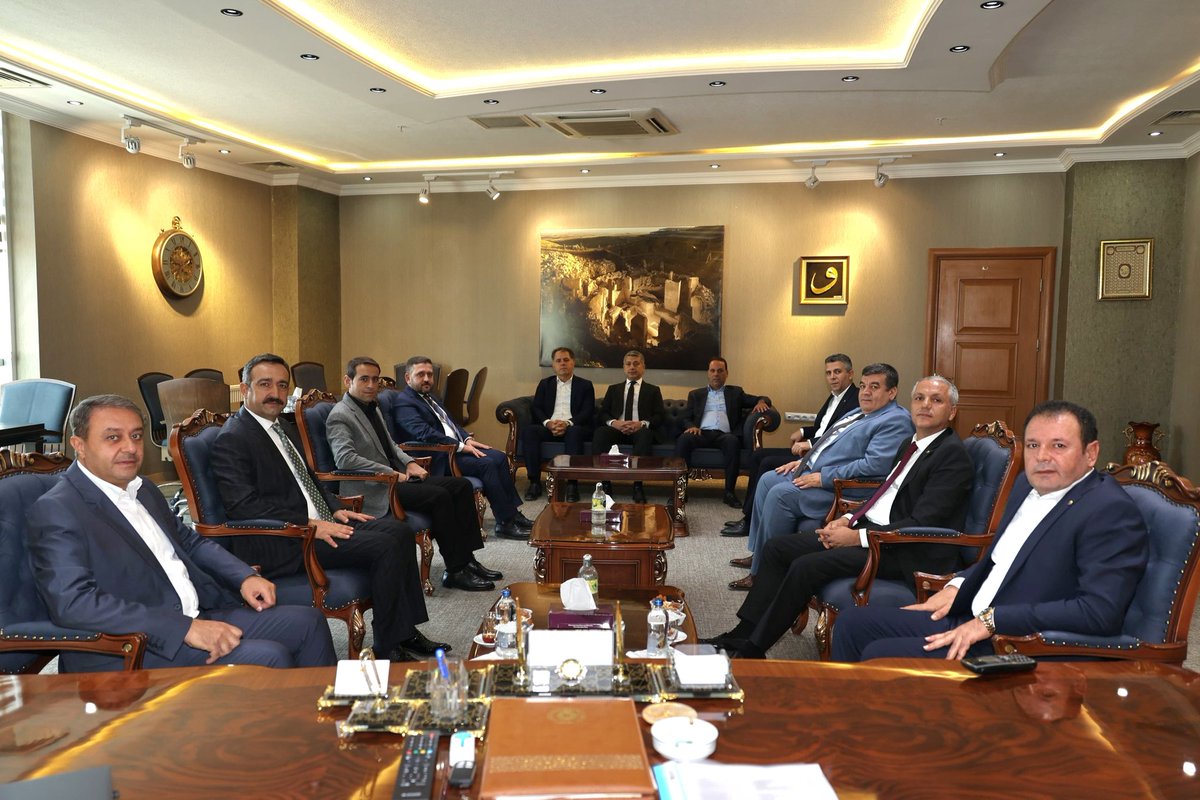 serhatkrd's tweet photo. Yönetim Kurulu Başkanımız Sn. Mehmet Yetim ve Yönetim Kurulu Üyelerimiz ile birlikte Odamızı ziyaret eden Valimiz Sn.Hasan Şıldak'ı ağırladık. 

Nazik ziyaretlerinden dolayı kendilerine teşekkür ederiz.

@UrfaValiligi @hasansildak @sanliurfatso @mdoganyetim @TOBBiletisim https://t.co/4Te7Aji81v
