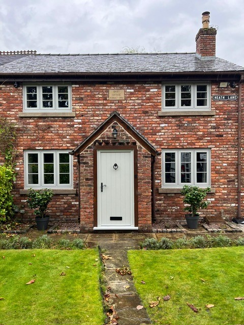residence9's tweet photo. 💗 #beforeandafter 💗 This cottage has been transformed with new #R7 Painswick windows 💞
Thank you for sharing @BandWWindowCo
✨Start your #myresidence journey https://t.co/IUw16RgBEi
#residencecollection #residence7 #painswick #brickexterior #timberalternativewindows https://t.co/2yWvZxymBI
