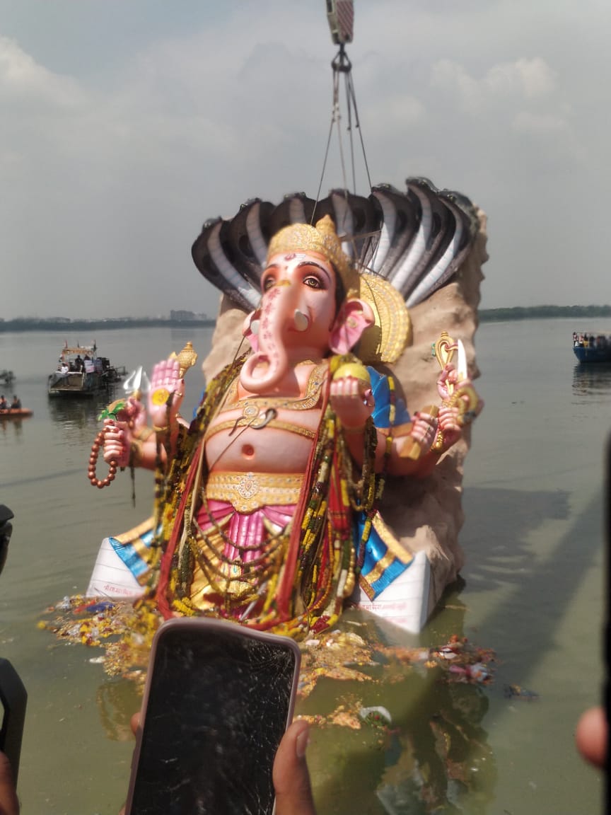 #Hyderabad Bids Adieu To #Khairatabad #Ganesh! 

#GaneshNimajjanam 2023