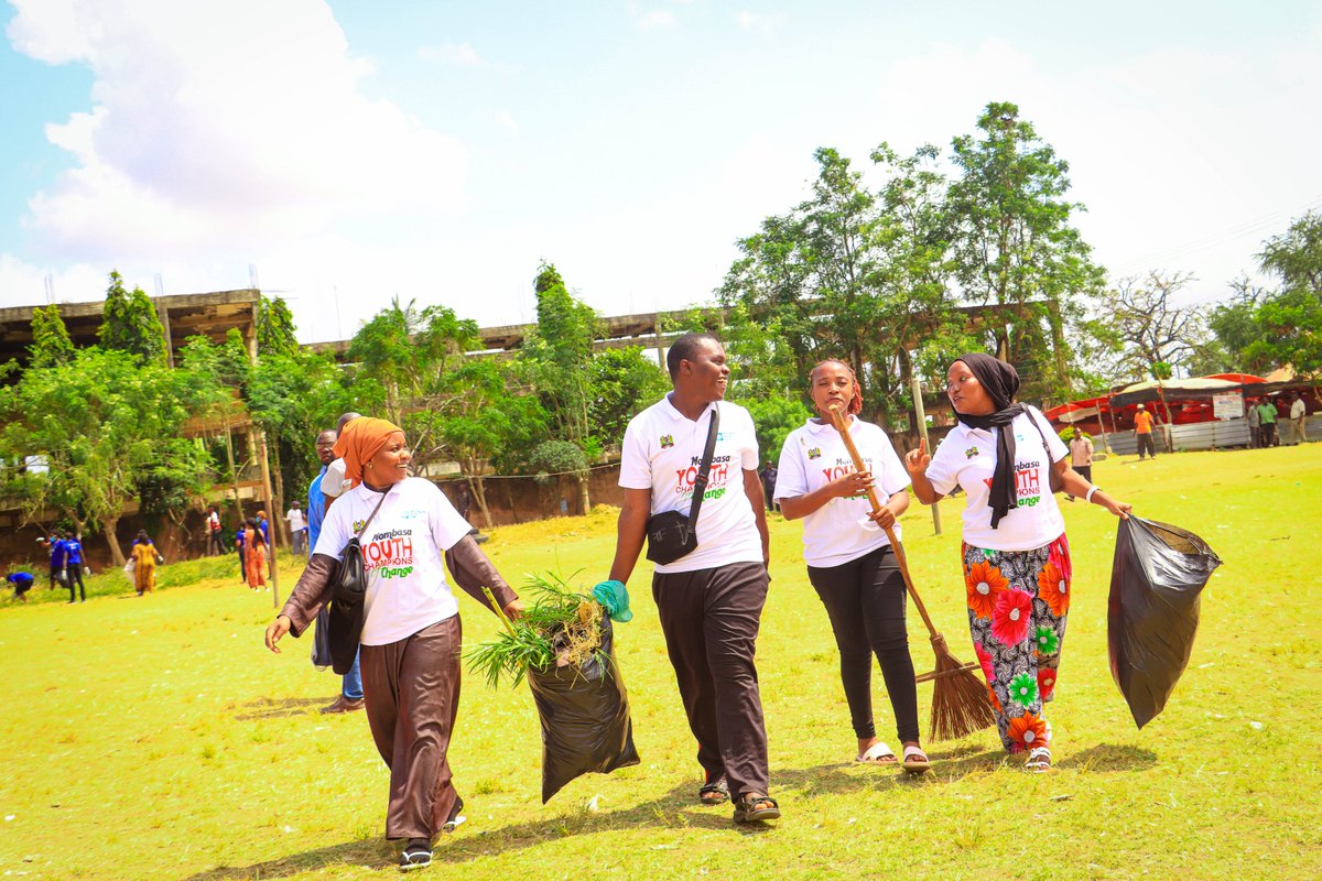 yfga_kenya's tweet image. The final day of the #Mombasa35000Mangroves project marked a significant milestone. In addition to planting #mangrovetrees, we conducted a community campaign on #solidwaste management, emphasizing the vital connection between tree planting and creating safe and sustainable