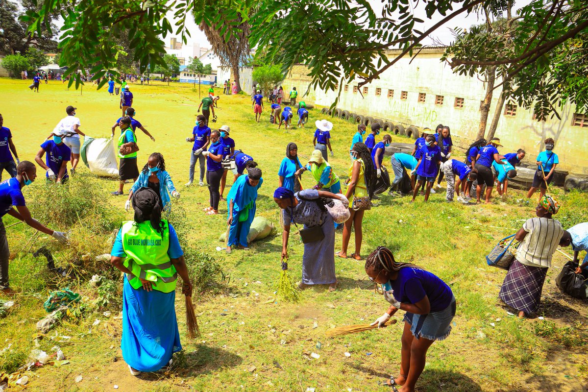 yfga_kenya's tweet image. The final day of the #Mombasa35000Mangroves project marked a significant milestone. In addition to planting #mangrovetrees, we conducted a community campaign on #solidwaste management, emphasizing the vital connection between tree planting and creating safe and sustainable