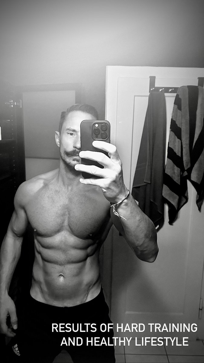 Chrislehrffm's tweet photo. @muscle_fitness 

Hard training and healthy lifestyle 💪🏼
What do you think ? 
#shredded #frankfurt #transformación #mustache #muscle #sixpack #supplements #training #macher https://t.co/mZiWxOBTdw