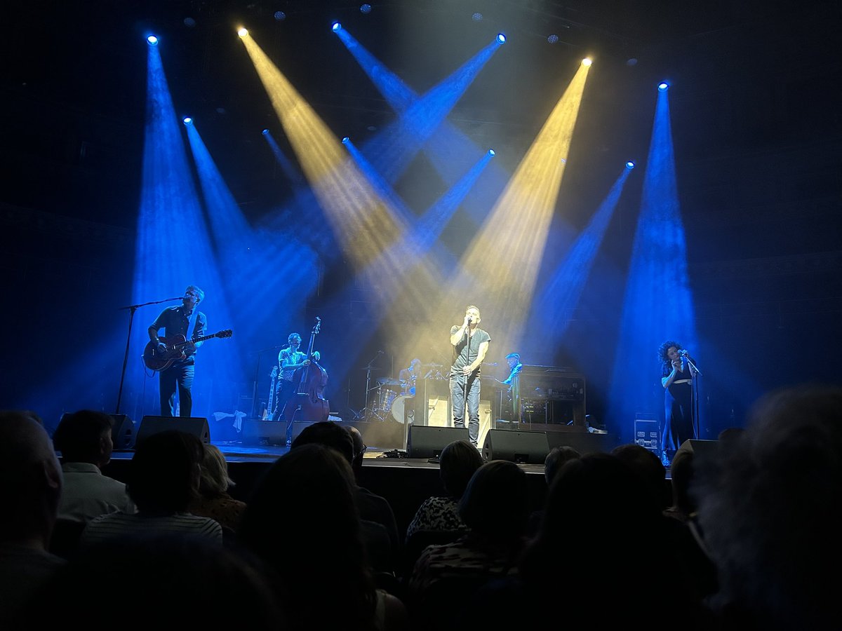 Amazing night last night, <a href="/deaconbluemusic/">Deacon Blue</a> rocking <a href="/RoyalAlbertHall/">Royal Albert Hall</a> And on a school night. Fantastic voices, musicians, songs from the heart - pure talent.