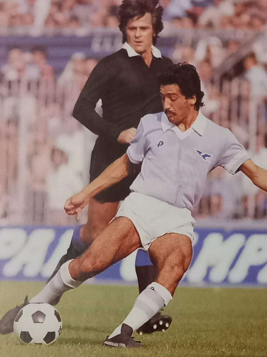 LuchadePases's tweet photo. Maurizio Montesi, el jugador comunista del fascista Lazio entre 1976 y 1983, conocido como Lotta Continua o Brigatista Rosso por sus compañeros y la afición lacial. Intentó organizar un sindicato de jugadores socialistas y se rebeló contra el fútbol negocio... 👇👇 https://t.co/yxiVF6eN5v