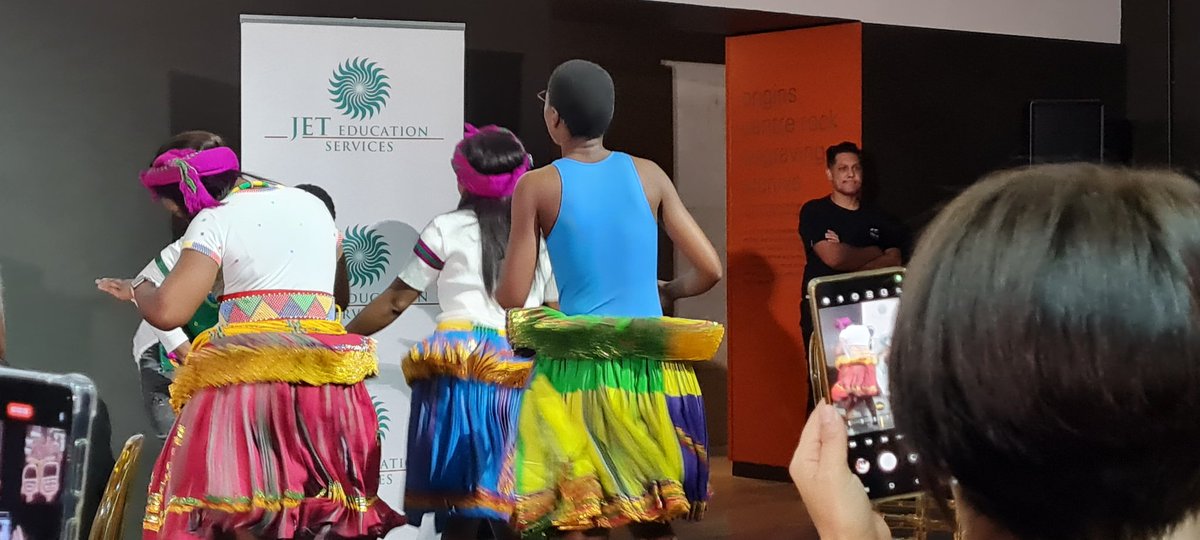 The marvellous Nkensani Baloyi and company entertsining us at <a href="/JETEdServices/">JET Education Services</a> #JETAM2023