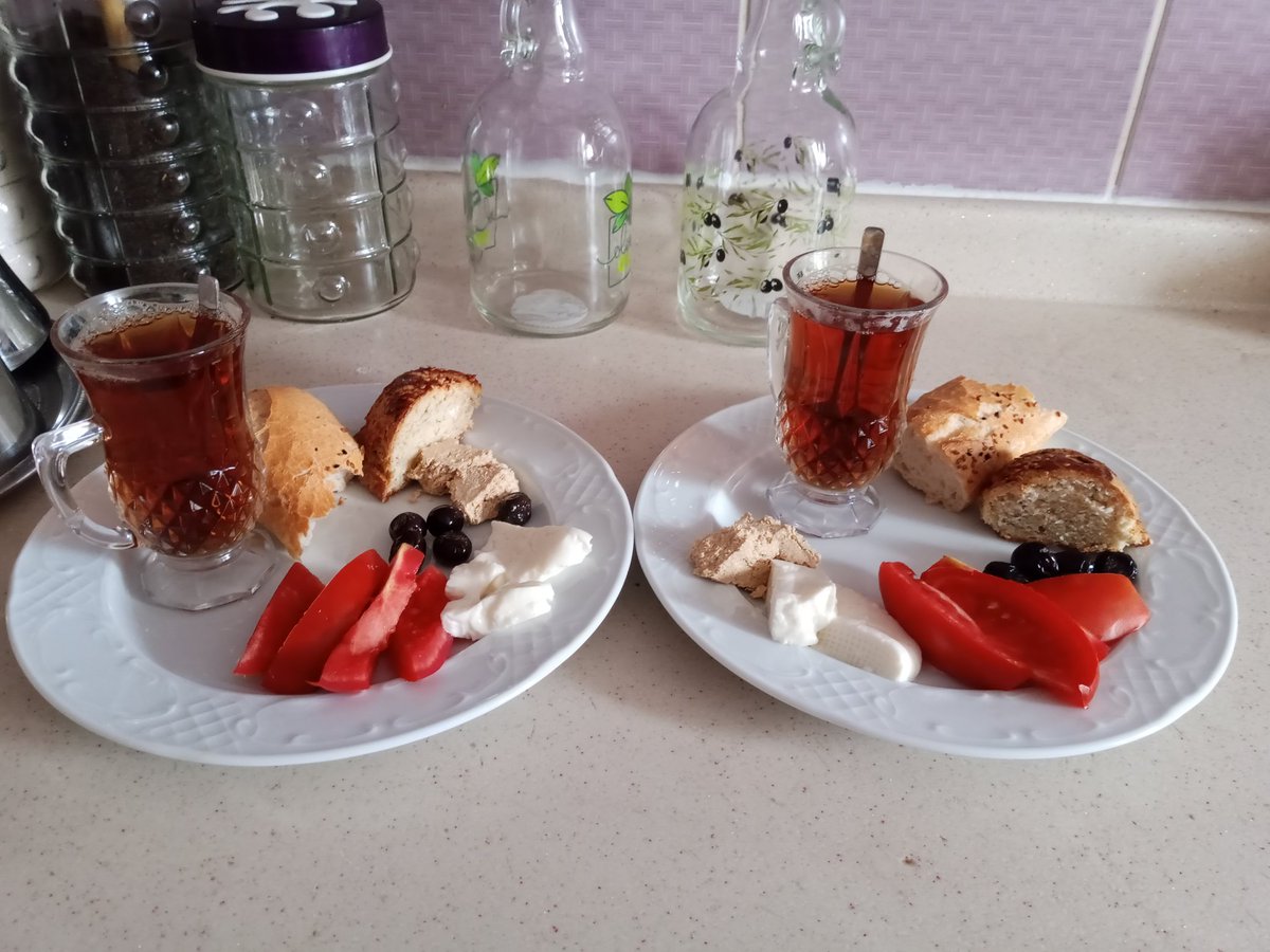 Koltuk yıkamaya gelenlere çay ikram etmesem olmayacaktı😁 evet koltuklar da yıkanıyor gelebilirsin♥️🤲