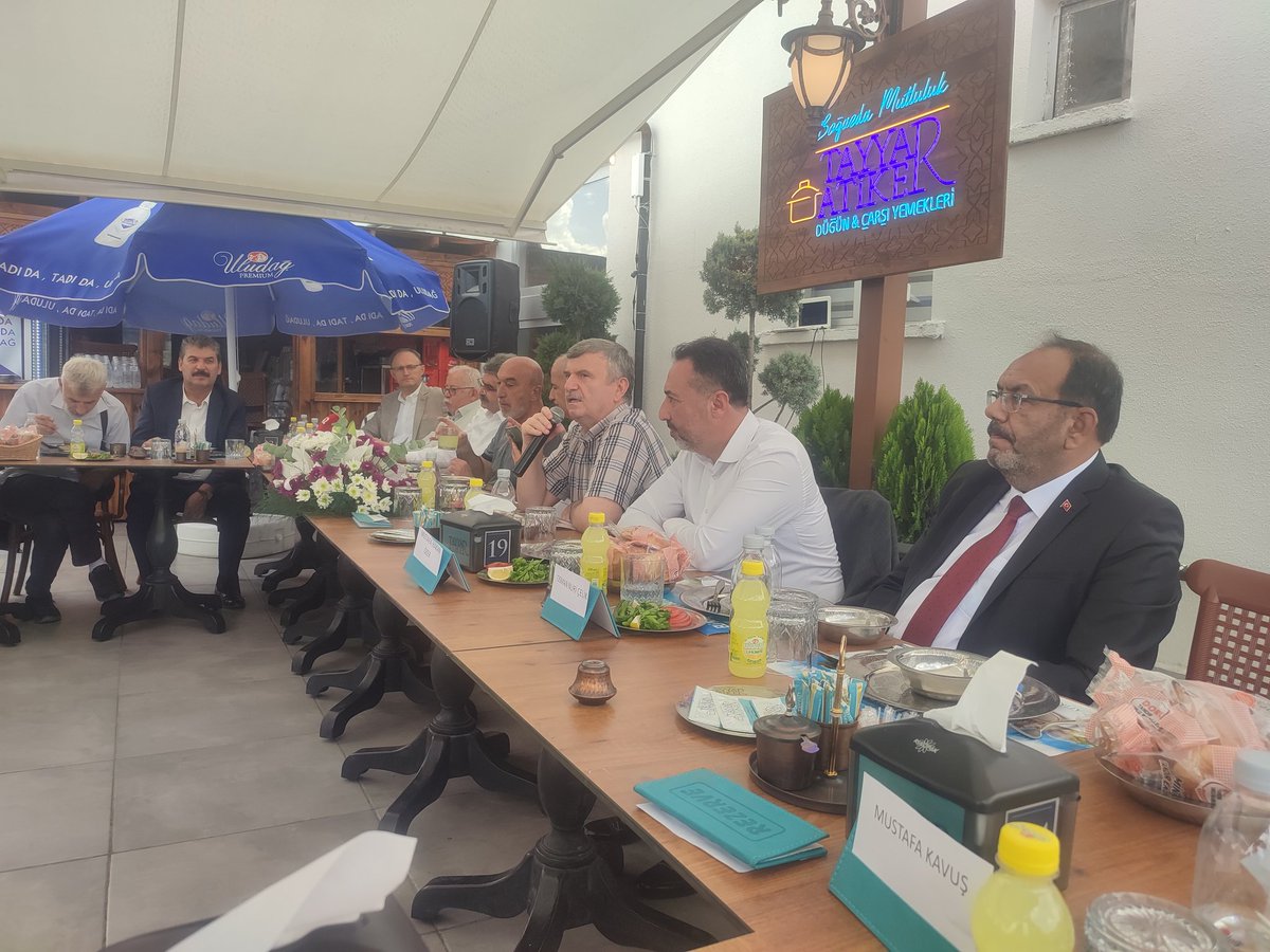 Konya Eşrafı toplantısında konuşan sayın <a href="/Tahir_Akyurek/">Tahir Akyürek</a> 
" Bir Başkent devamlı Başkenttir. Susturulsa da bir dönem, her zaman konuşmaya devam edecektir "
#Konya
#konyaesrafi