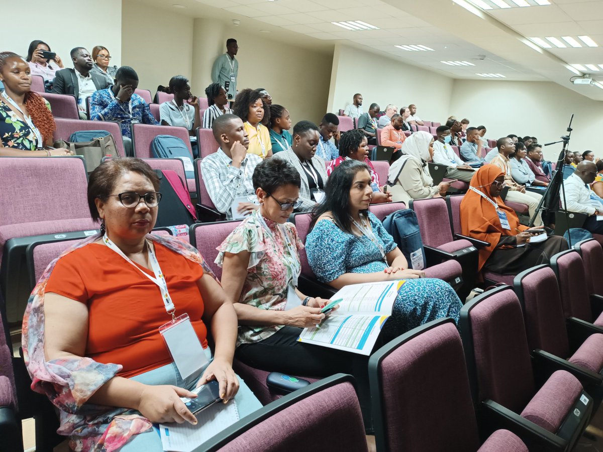 ISMRM_Africa's tweet photo. History started with the first of its kind, a Preconference MRI Workshop, kicked off with in-depth lectures that left us inspired and informed. Grateful for this incredible opportunity.
Courtesy of @SMARTA_NETWORK , funded by @ChanZuckerberg. 
#ISMRM #ISMRT #ISMRMAfrica #Accra23 https://t.co/rTvNIYyFs0