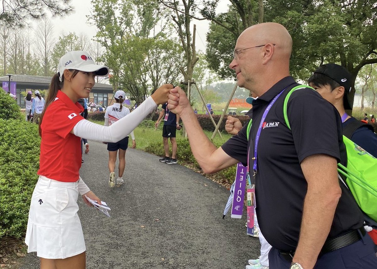 JGAofficial's tweet image. ／
第19回 #杭州アジア大会　
開幕‼️ゴルフ競技
＼

日本女子チーム🇯🇵
第1ラウンドを終了して
中国と並んで首位Tに💪🏻✨

9/28【1R】
女子団体🏌🏻‍♀️
1位T　日本　
1位T　中国
3位　タイ

女子個人🏌🏻‍♀️
1位　馬場咲希　−7
10位T　新地真美夏　−3
15位T　橋本美月　−2

#日本ゴルフ協会
#JGA 
#TEAMJAPAN