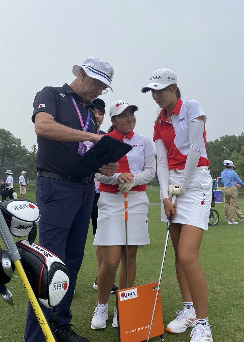 JGAofficial's tweet image. ／
第19回 #杭州アジア大会　
開幕‼️ゴルフ競技
＼

日本女子チーム🇯🇵
第1ラウンドを終了して
中国と並んで首位Tに💪🏻✨

9/28【1R】
女子団体🏌🏻‍♀️
1位T　日本　
1位T　中国
3位　タイ

女子個人🏌🏻‍♀️
1位　馬場咲希　−7
10位T　新地真美夏　−3
15位T　橋本美月　−2

#日本ゴルフ協会
#JGA 
#TEAMJAPAN