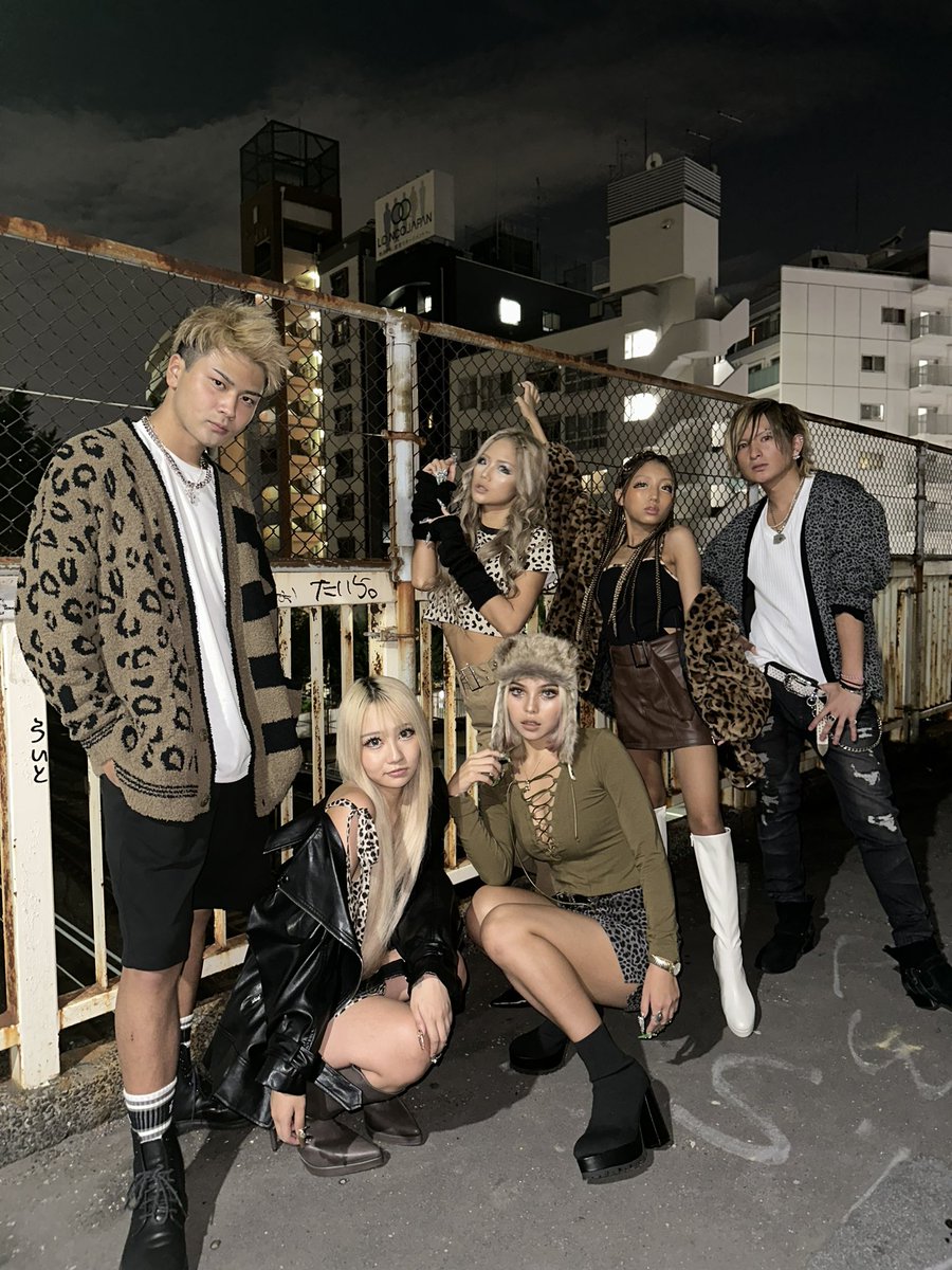 Hok2XnAmPIECUtl's tweet photo. 秋×GAL🐆🍁💯

#gal #ギャル男 https://t.co/cTD2XG44ZV