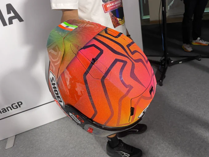 HelmetManiac's tweet photo. Marc Marquez'in geçtiğimiz hafta düşüp kalkarak 9. tamamladığı Hindistan GP'sinde kullandığı kask https://t.co/SCd5mfkldx