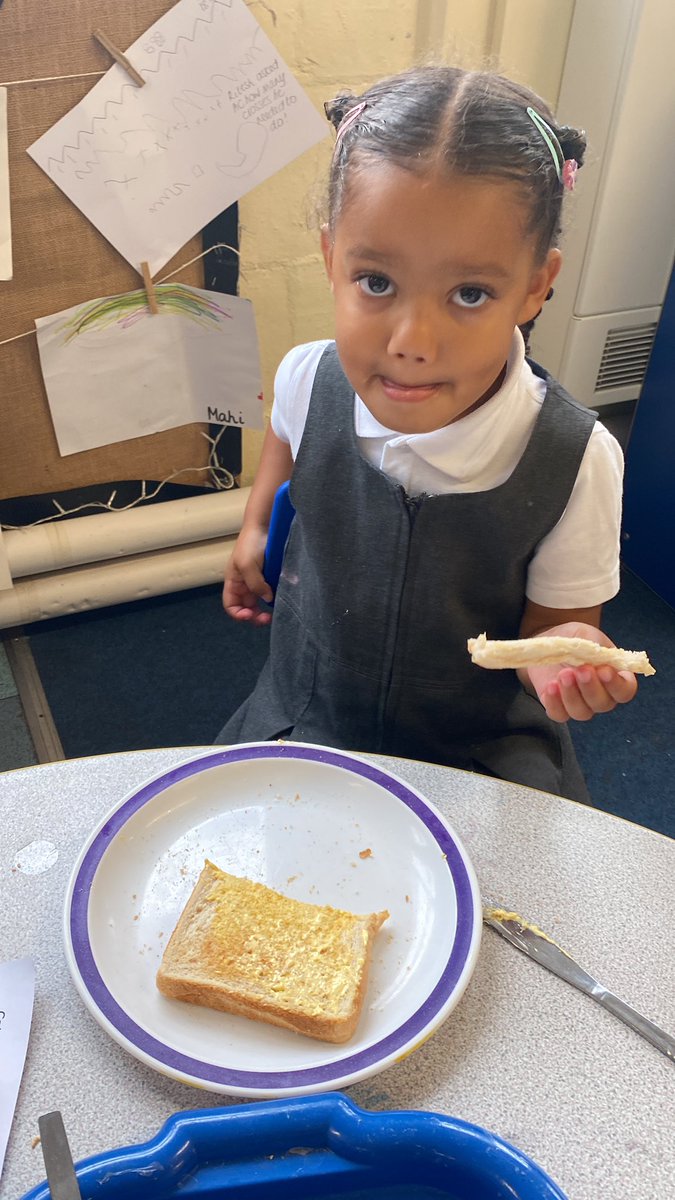 RackstrawKelly's tweet photo. We are making toast this morning in Nursery. We are cutting and spreading to improve our fine motor skills.@PelhamPrimary_ @trustilluminate https://t.co/rByvbHoIsF
