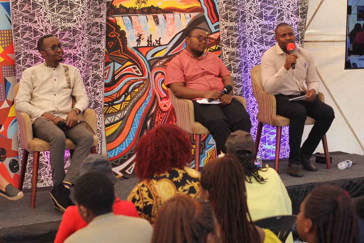 sourced_news's tweet image. Exciting session at #HubUnconference happening at @MotoRepublik! We are exploring how Artificial intelligence can combat #fakenews. Let&apos;s tackle misinformation together! #FakeNews #AI @MagambaNetwork @MunyaBloggo @ShokoFestival @ZUJOfficial @pressfreedom @jsnetzim @accountlabzw