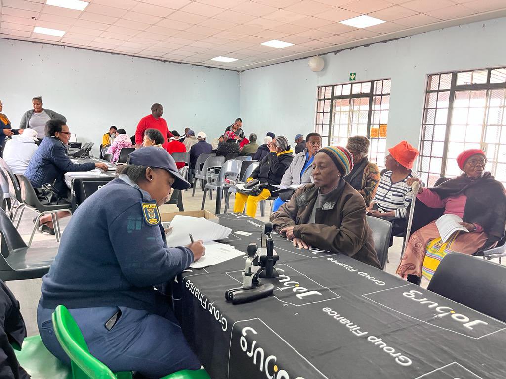 JoburgFinance's tweet photo. This morning the @CityofJoburgZA pensioner rebates team is at Moraka North. The team is here to help pensioners to apply for pensioner rebates. ^KS
#PensionerRebates #RegistrationDrive #Pensioners #JoburgUpdates #JoburgCares https://t.co/MxAD3Uu2uW