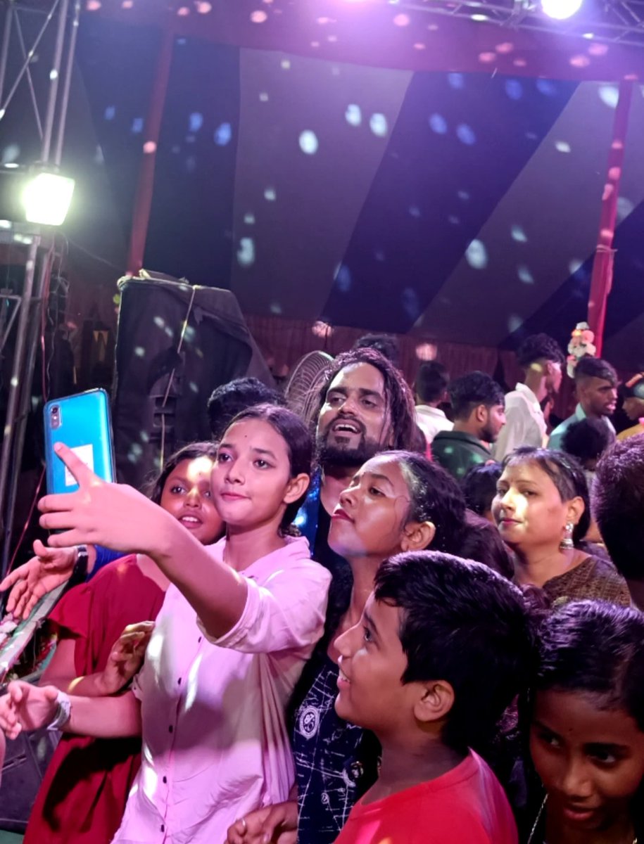 kailashjackson7's tweet photo. Amazing program was in medinipur (Bengal) for ganpati mahotsav &amp; thankyou so much all my lovely fans 🙏🙏 https://t.co/0miPVKXTXC