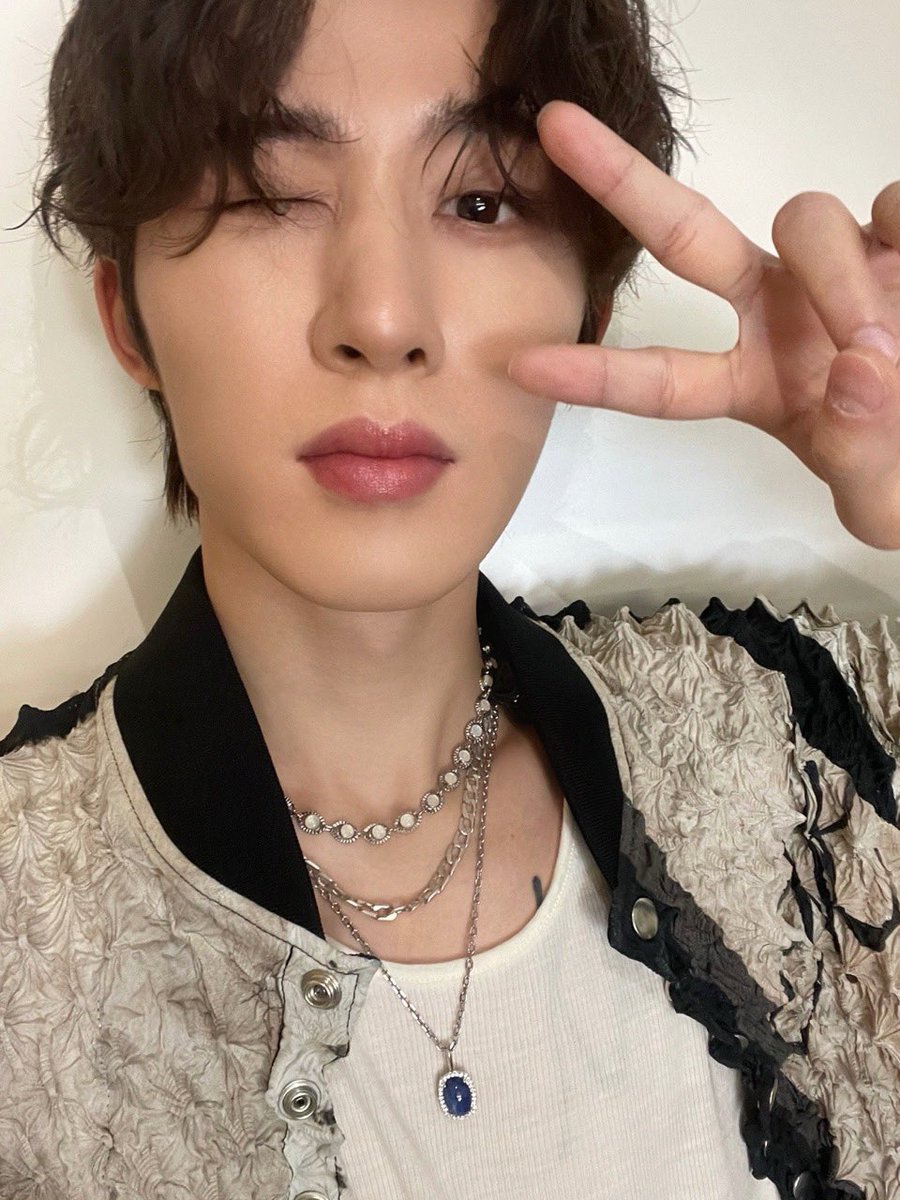 BI_131official's tweet photo. #bcut 점점 더 뜨거워지는 비아이와 아이디의 무대😆 오늘도 완벽했어요❤️‍🔥 https://t.co/cARFr8MnS7