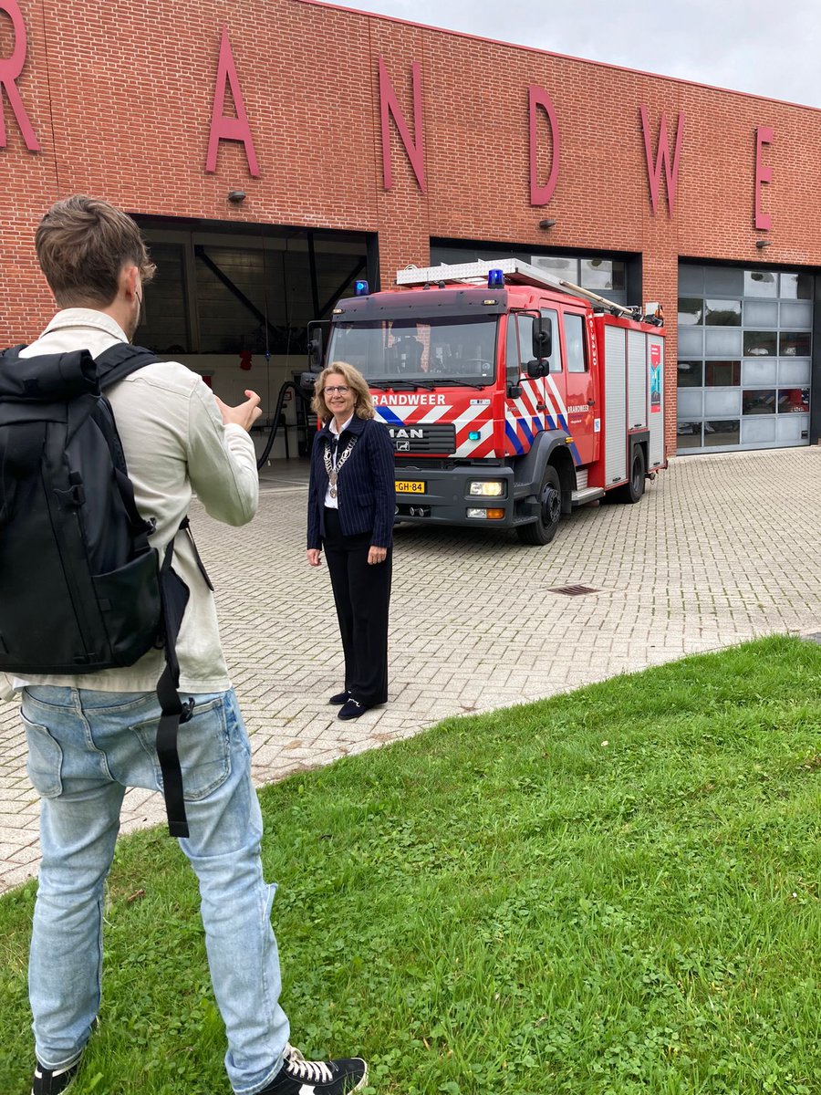 PaulineBouvyKo1's tweet photo. Opnames voor de veiligheidskrant die op 9 oktober uitkomt bij de start van de week van de veiligheid #VRHM #Krimpenerwaard #basisteamKrimpenerwaard https://t.co/O0os3OgwEr