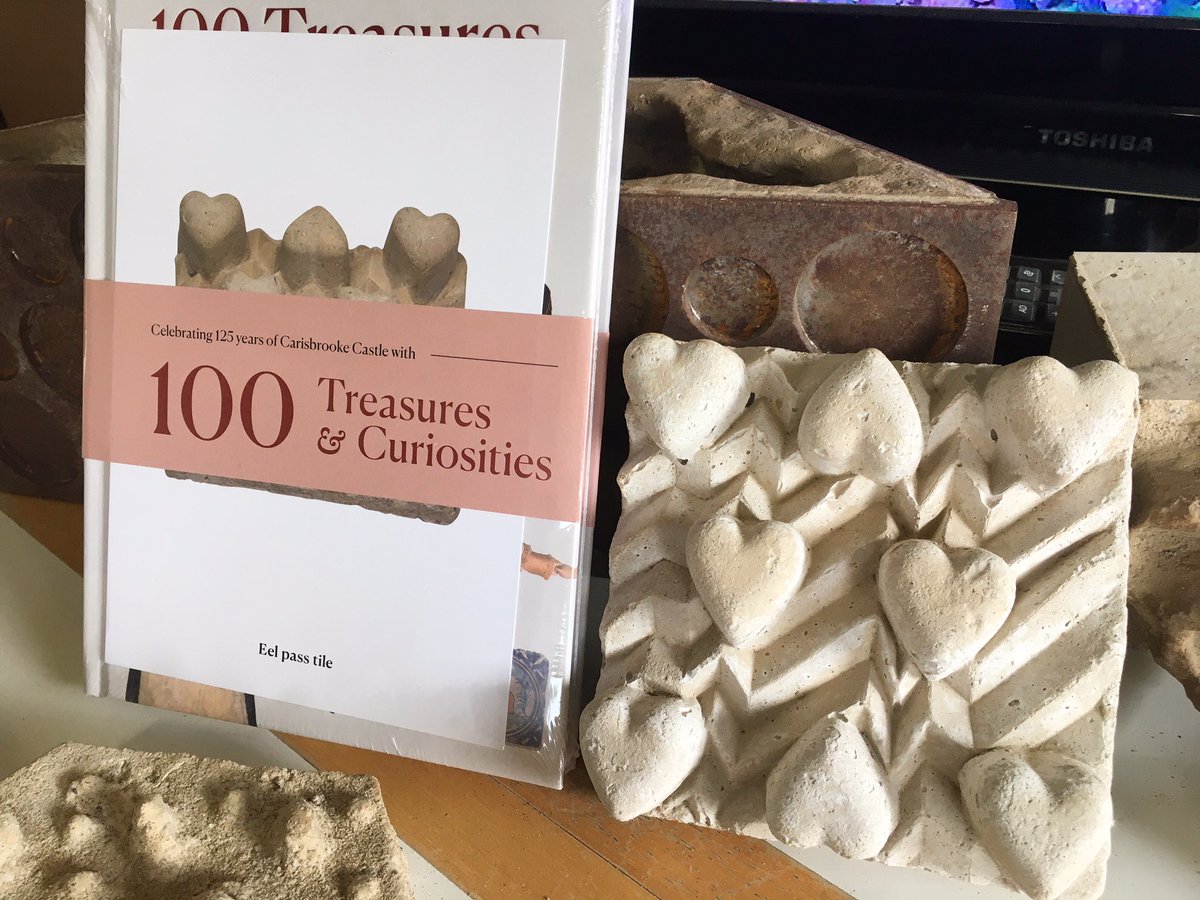 ArtecologyDept's tweet photo. Super pleased to have our work included in this beautiful book! 100 Treasures and Curiosities is available to buy at @MedinaBookshop #book #curiosity #eeltile #iwbiosphere #isleofwight https://t.co/GQDeMYNlMZ