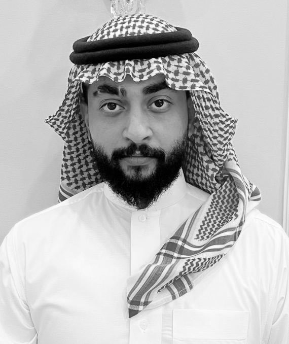 #حمل_الراية_ونطق_الشهادة حيث توشحت مركبته راية التوحيد احتفاءً وفرحة باليوم المجيد ..لكن قدر الله كان أسرع ..
إنه الفقيد الشاب ابن #عنيزة علي بن خالد القرعاوي الذي بكاه أهله ومحبوه..وأصبح قدوة ورمزا للمواطن الصالح رحمه الله رحمة واسعة وأسكنه فسيح جناته.
🇸🇦خاطرة من القلب للقلب🇸🇦⬇️