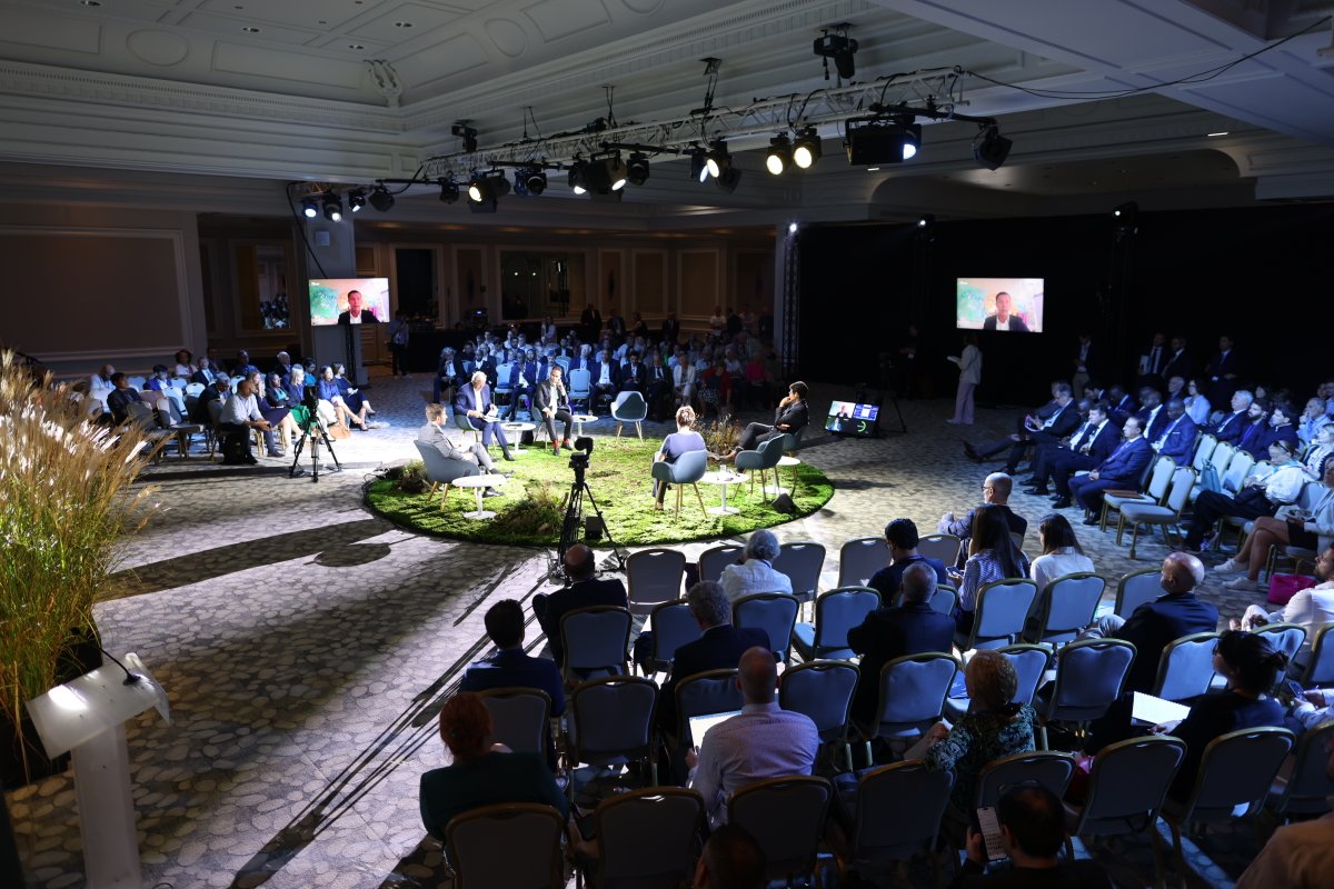 <a href="/SMazevet/">Stephane Mazevet</a> <a href="/O_Poivre_dArvor/">Olivier Poivre d'Arvor</a> <a href="/francediplo/">France Diplomatie 🇫🇷🇪🇺</a> <a href="/Bettina_Laville/">Bettina Laville</a> <a href="/Comite21/">Comité 21</a> <a href="/desautez/">⏯ Ludovic Desautez</a> <a href="/LaTribune/">La Tribune</a> <a href="/M_Laigneau/">Marianne Laigneau</a> <a href="/enedis/">Enedis</a> <a href="/jc_tortora/">Jean-Christophe TORTORA</a> <a href="/franckgervais/">Franck Gervais</a> <a href="/GroupePVCP/">GroupePVCP</a> #NiceClimateSummit – "80% de l’activité touristique en France est concentré sur 20% du territoire. Le sur-tourisme n’est pas un sujet tabou, il est même nécessaire de s’y pencher."   
<a href="/franckgervais/">Franck Gervais</a>, Directeur général du <a href="/GroupePVCP/">GroupePVCP</a>