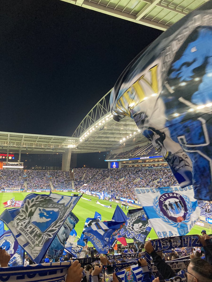 _antunes_diogo_'s tweet photo. Parabéns ao melhor clube do Mundo 💙.

“Eu dou graças a Deus por ter nascido Dragão” 🐉. https://t.co/pCqeOx4NiS