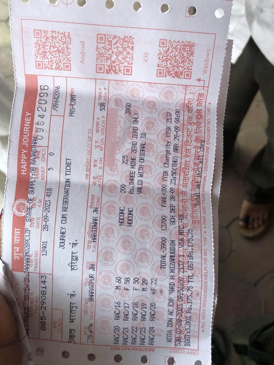 jay_chandak's tweet photo. Abhi me train number 22655 me safar kar raha hu jo 3 hours delay h  mera Hazrat Nizamuddin se Haridwar ke liye train h wo time 23:50 ka time h
Hum 7 person h 
Train delay Ke karan hamari aage ki train miss Ho jayegi @RailMinIndia @RailwayNorthern @EasternRailway @AshwiniVaishnaw https://t.co/ZzpcLQiXQs