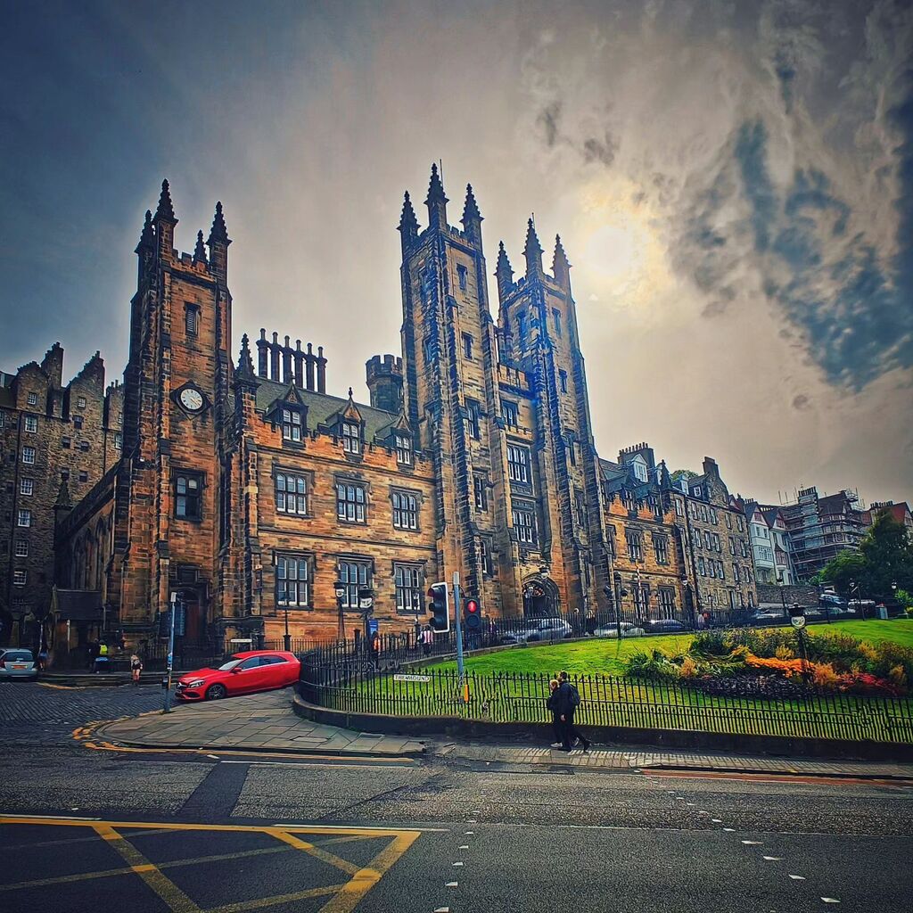Imar4life's tweet photo. #AssemblyHall #Edinburgh #Scotland #Architecture #NewCollege #Travel #Photography #Enjoy #ArtIsEverywhere #Love https://t.co/cznUMZ71tj https://t.co/Tgw0uCvHOB