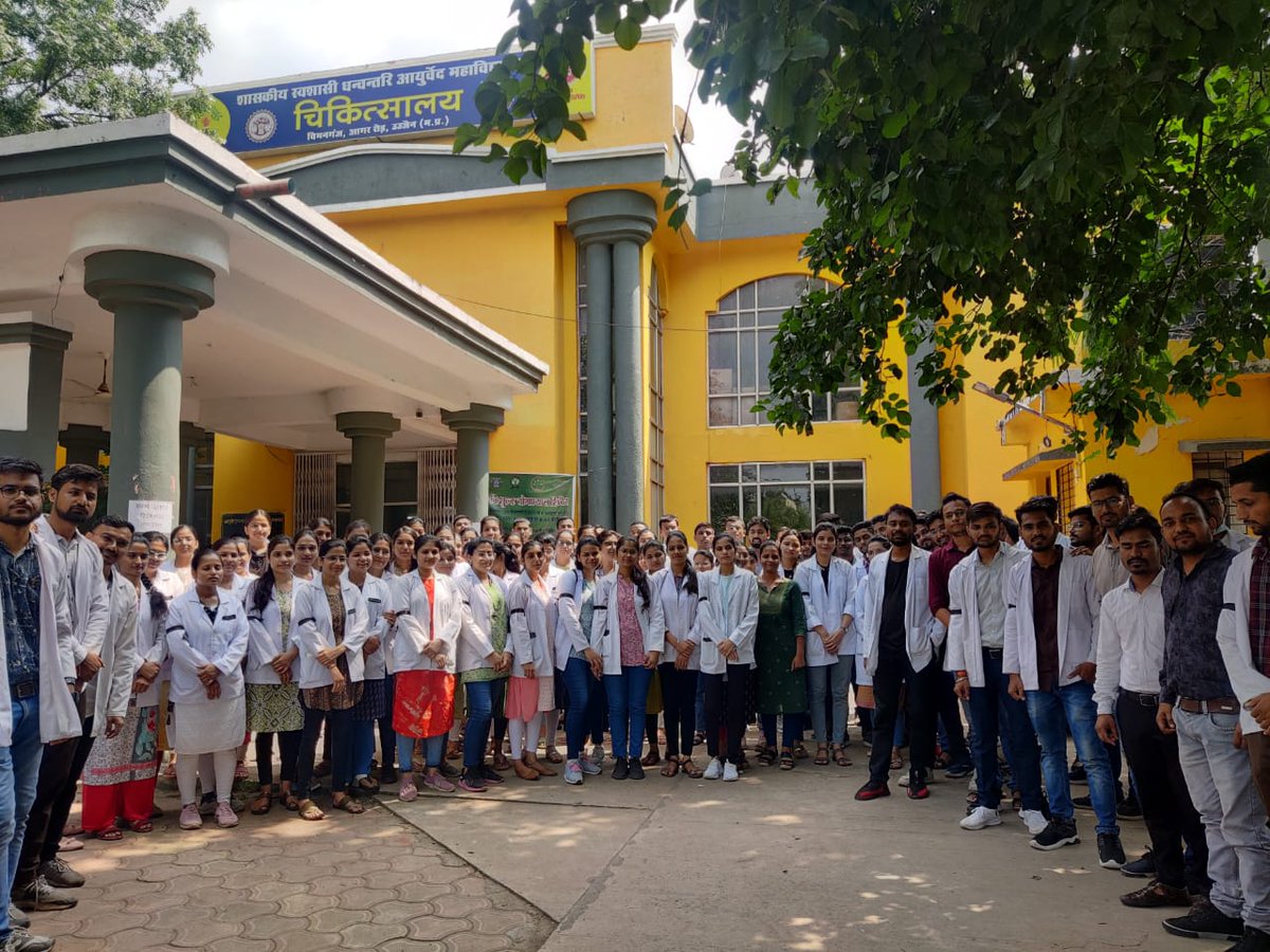 PadamSipre's tweet photo. #Healersneedhealing
#Stipendlessthandailywages
#delayeddegreedelayedprogress
#आयुर्वेदकाडूबताभविष्य
#अबकीबारआयुर्वेदछात्रकीहुंकार
#MPAYUSHHOSHMEAAO
#CARELESSAYUSHMP https://t.co/fKbS1k8J2h