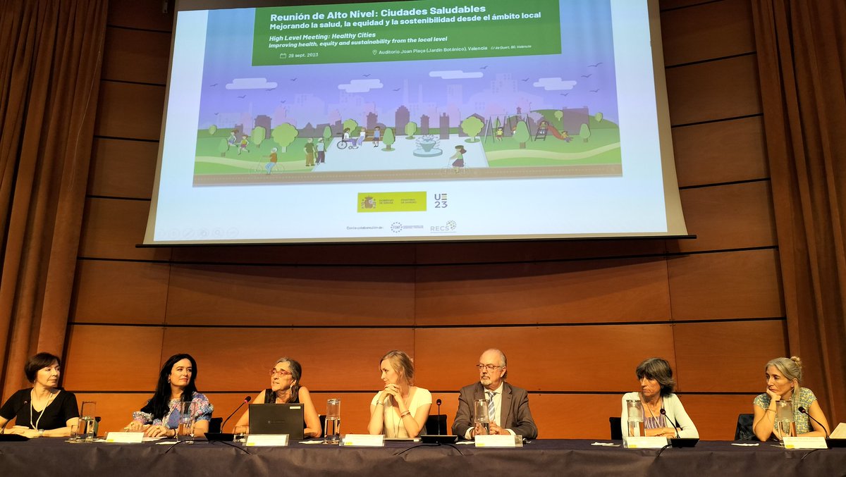 Mesa sobre #SaludLocal y equidad
Moderada <a href="/carme1848/">Carme Borrell</a>  y comienza poniendo en valor el papel de salud urbana y defendiendo que "La #SaludPública sale a cuenta" 

#EU2023ES_HealthyCities
#EU2023ES
#SaludLocal #Equidad