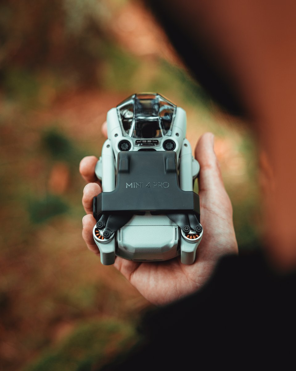 DJIGlobal's tweet photo. ✅ Better image quality
✅ Omnidirectional obstacle avoidance
✅ ActiveTrack 360°

Same small size 💪 https://t.co/aFiiBtV9f6