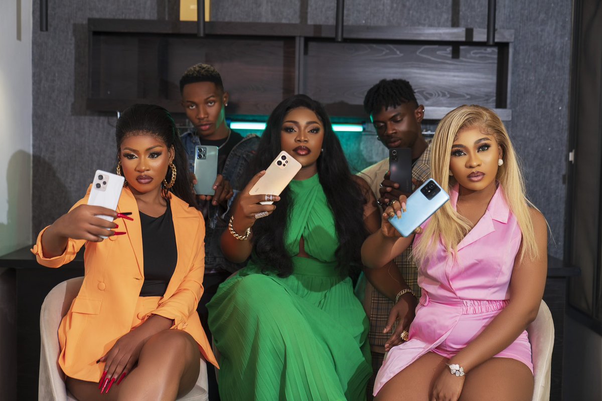 theoliviaa_'s tweet photo. My friends and I are living vividly with the Redmi Note 12 series!π₯° It is currently available at an irresistible discounted price. Grab it while it lasts and paint your world vivid! π
@XiaomiNigeria
#XiaomiIdolTeam
#RedmiNote12SeriesMegaDiscount https://t.co/qhsOUK3Tmk