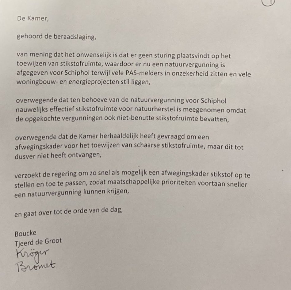 Nederland nog langer op slot…
Terwijl duizenden projecten voor de energietransitie en woningbouw stil liggen, heeft Schiphol wel een stikstofvergunning gekregen. D66 en GL willen dit in de toekomst voorkomen! Maatschappelijke belangen moeten voorrang krijgen!