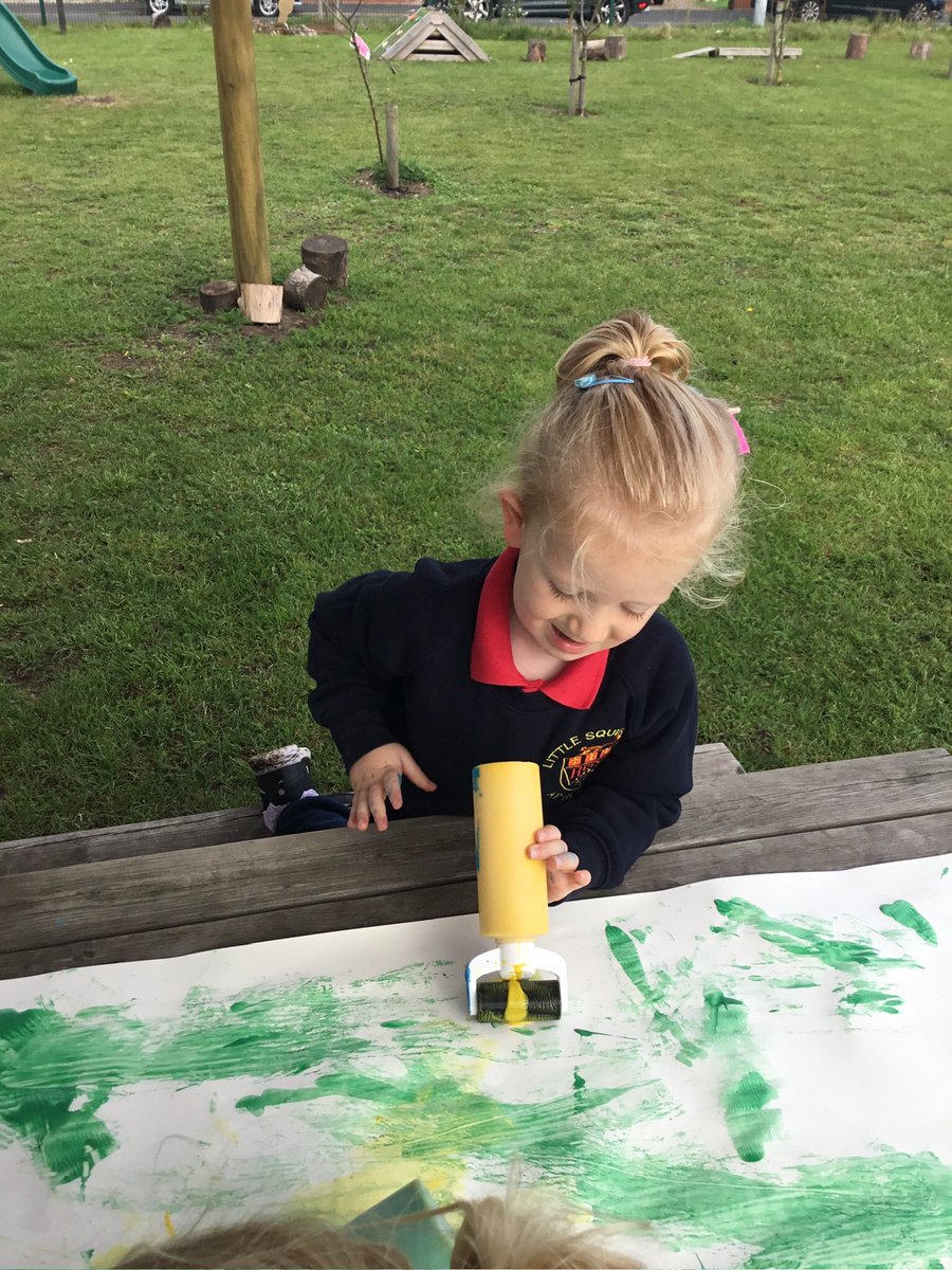RedgateEY's tweet image. Outside painting with friends 😃🎨#rcpart #rcpmhwb