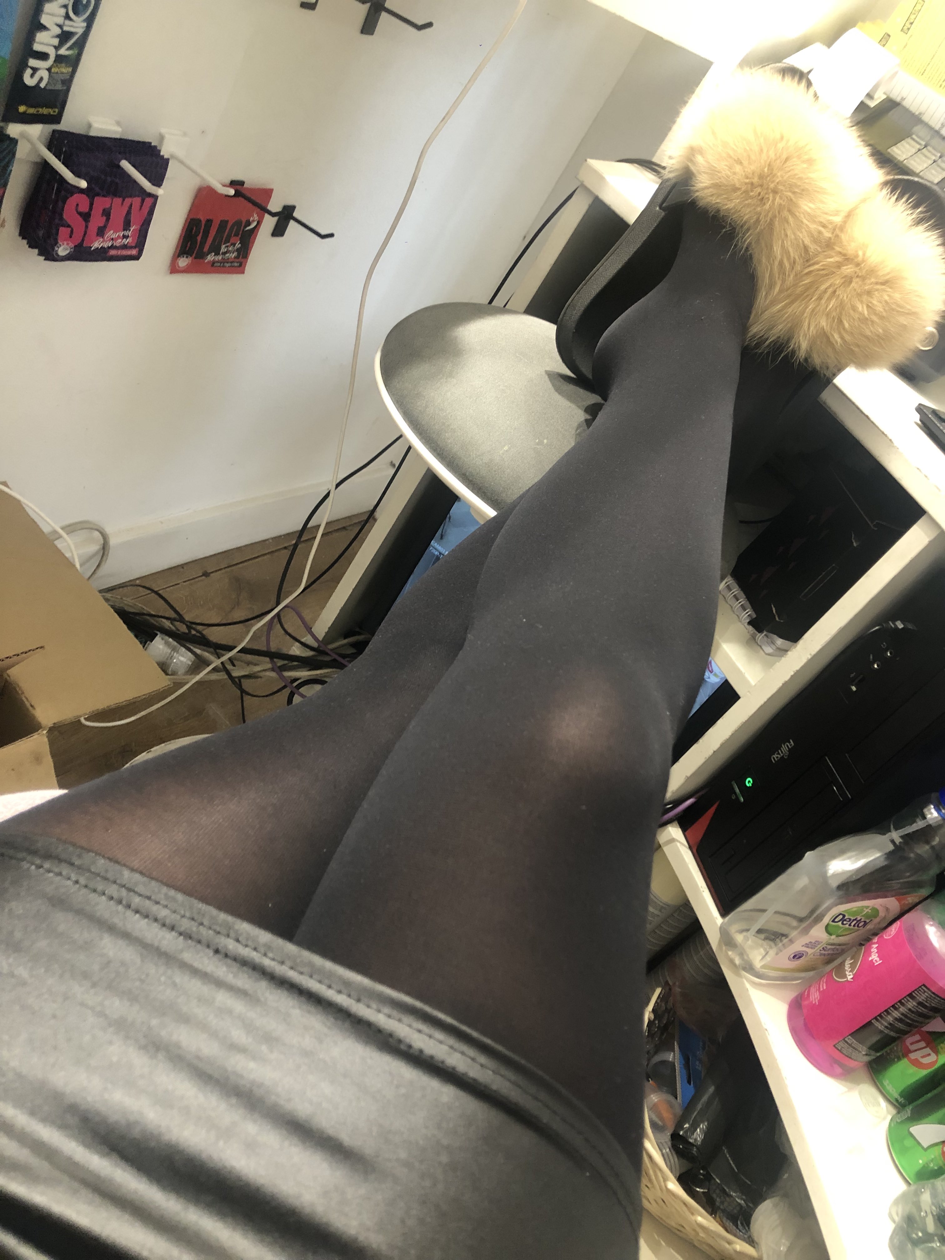 ✯𝓜εℛcε∂εs✯ 💫 on X: The thick black tights are out! Slightly chilly now  for bare legs 🥶  / X
