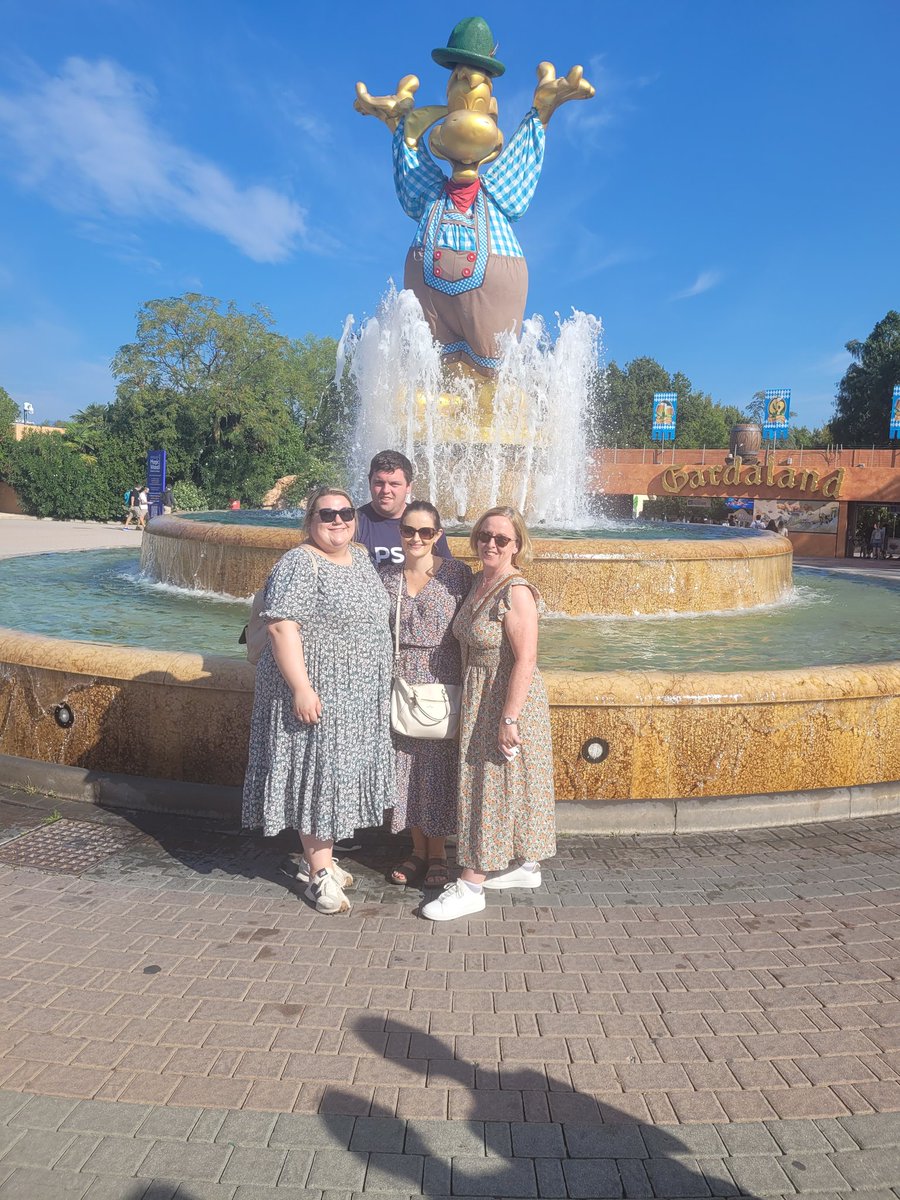 CncKilcormac's tweet image. All set for Gardaland big and small alike! #SchoolTour #Italy #Gardaland