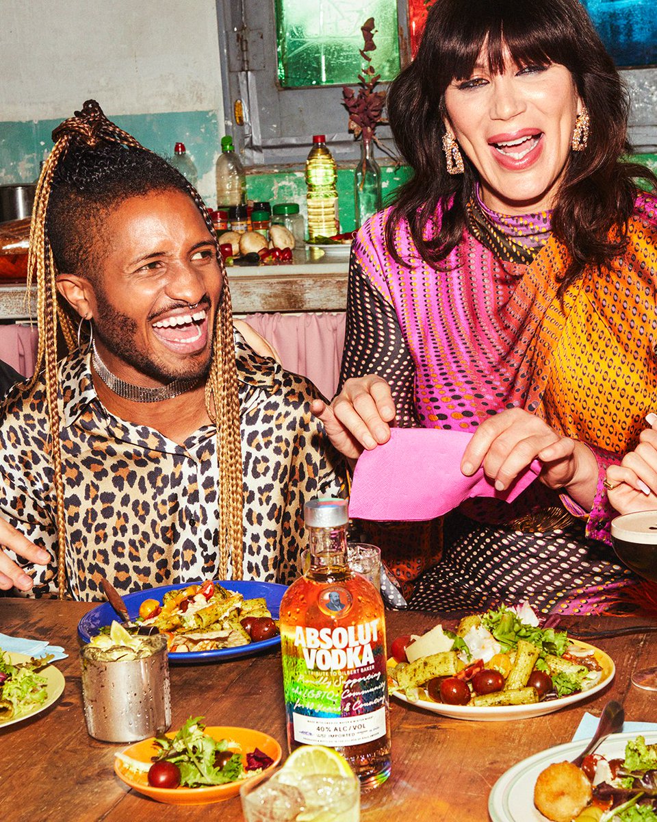 Never a dull moment when the Rainbow is around 💜#Absolut #BornToMix