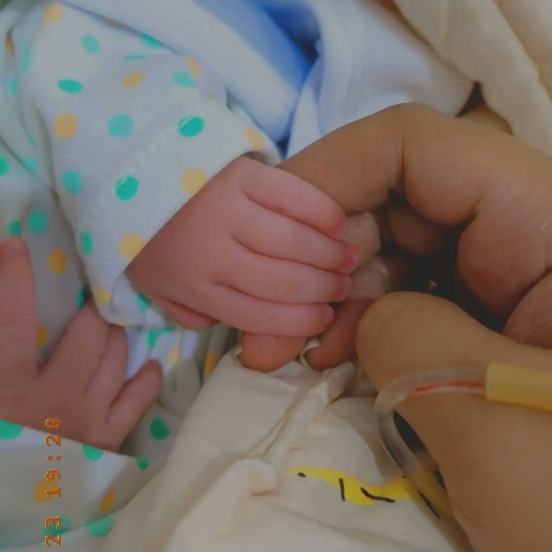 ShaheenaAzhar's tweet photo. We've officially become a family. Meet baby Aaira Tashfeen ❤️🥺
Alhamdolilaha Blessed with Baby Girl 😊🤍 https://t.co/hbLu1IHwZU